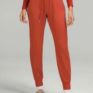 Lululemon Ready to Rulu High-Rise Jogger
Red Rock Classic Fit